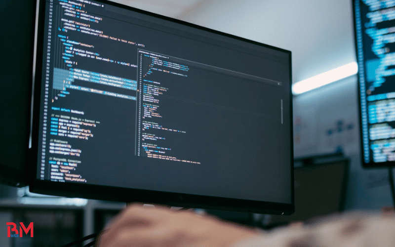 Đội ngũ kỹ thuật viên của BM Web tối ưu hóa dòng code